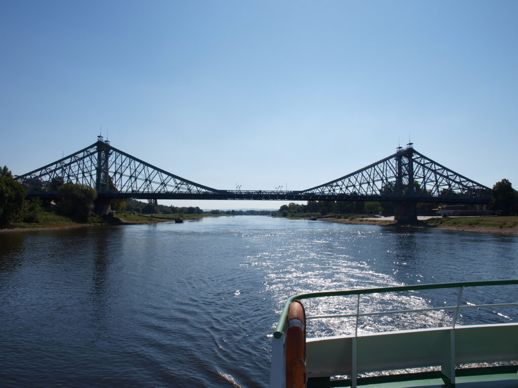 Bild Dampferfahrt mit Elbe und Brücke